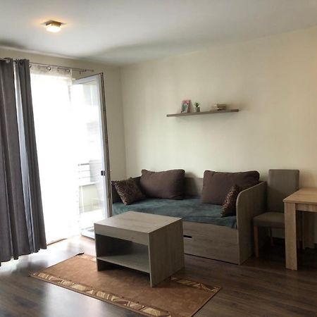Adam Guesthouse I. Кескемет Екстериор снимка