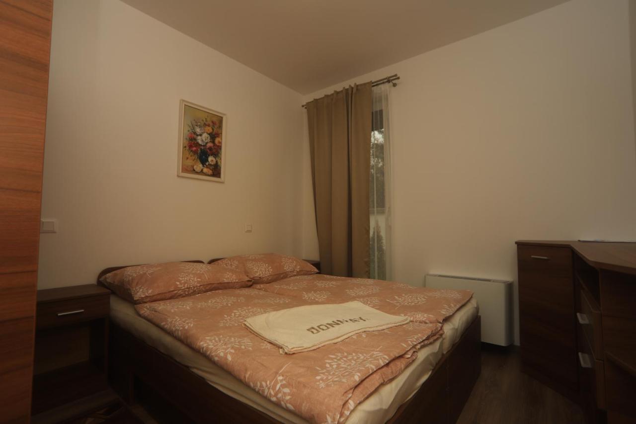 Adam Guesthouse I. Кескемет Екстериор снимка