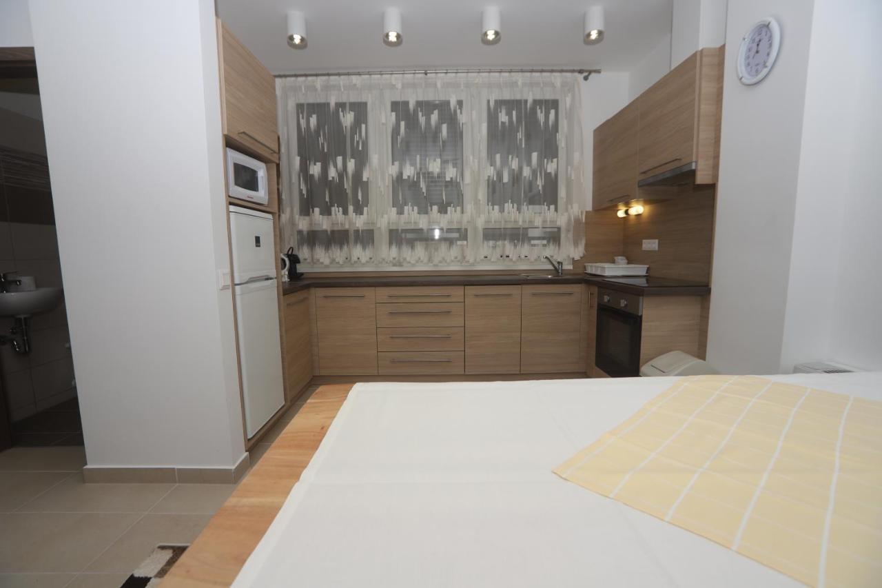 Adam Guesthouse I. Кескемет Екстериор снимка