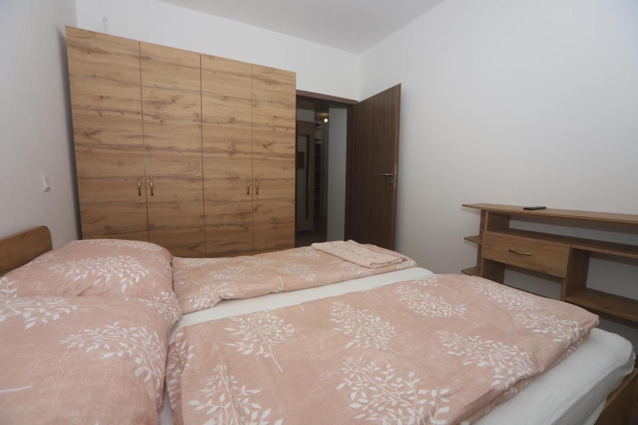 Adam Guesthouse I. Кескемет Екстериор снимка