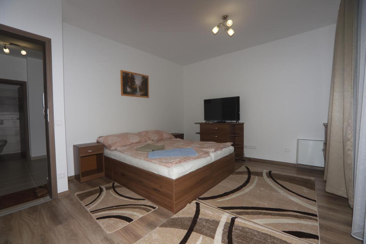 Adam Guesthouse I. Кескемет Екстериор снимка