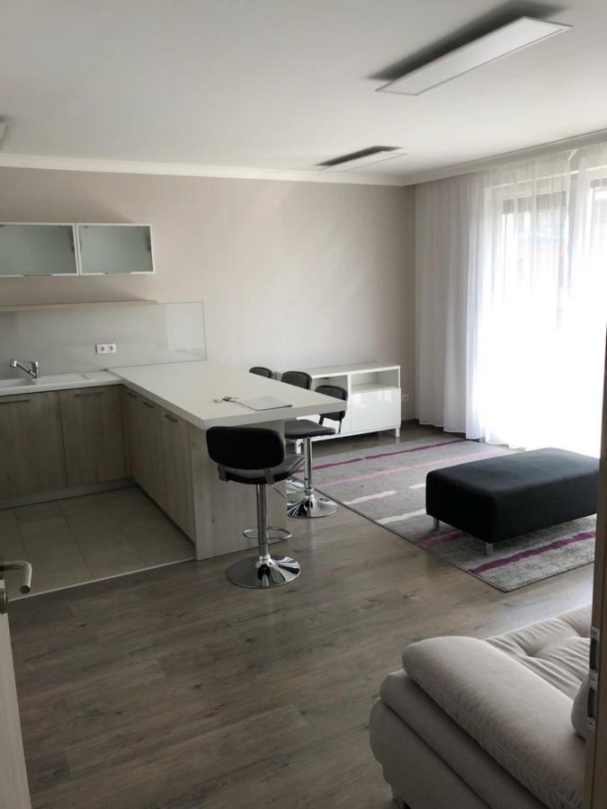 Adam Guesthouse I. Кескемет Екстериор снимка