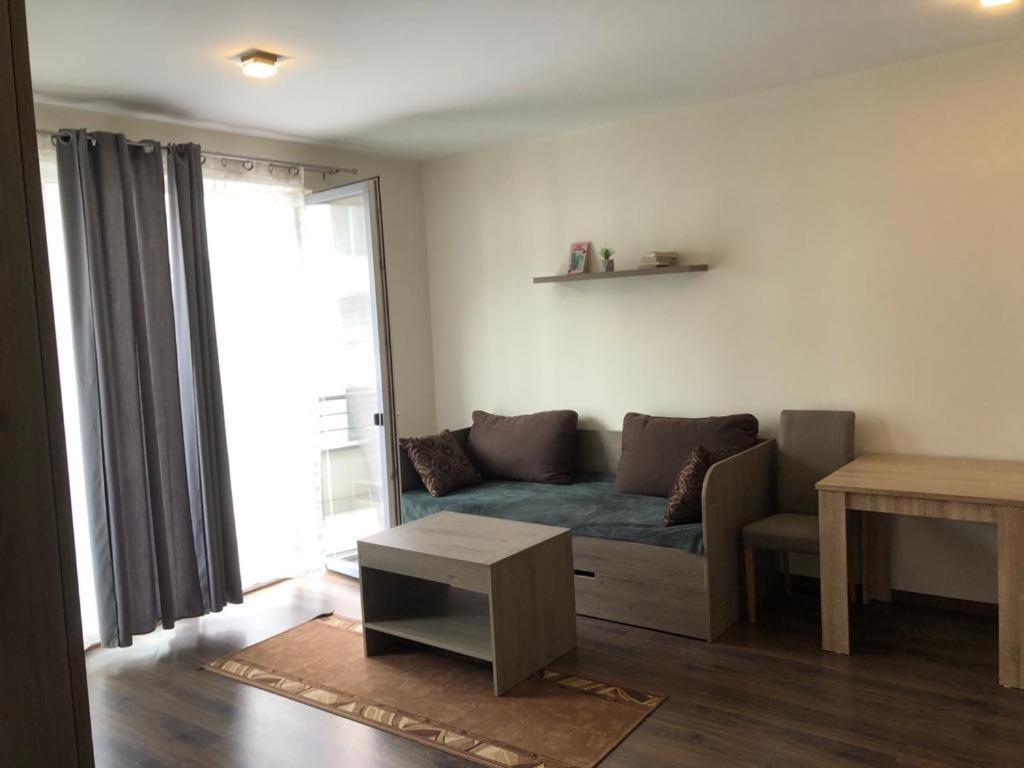 Adam Guesthouse I. Кескемет Екстериор снимка