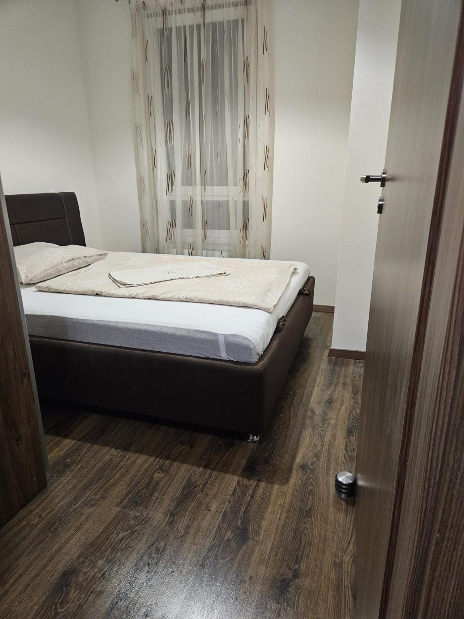 Adam Guesthouse I. Кескемет Екстериор снимка