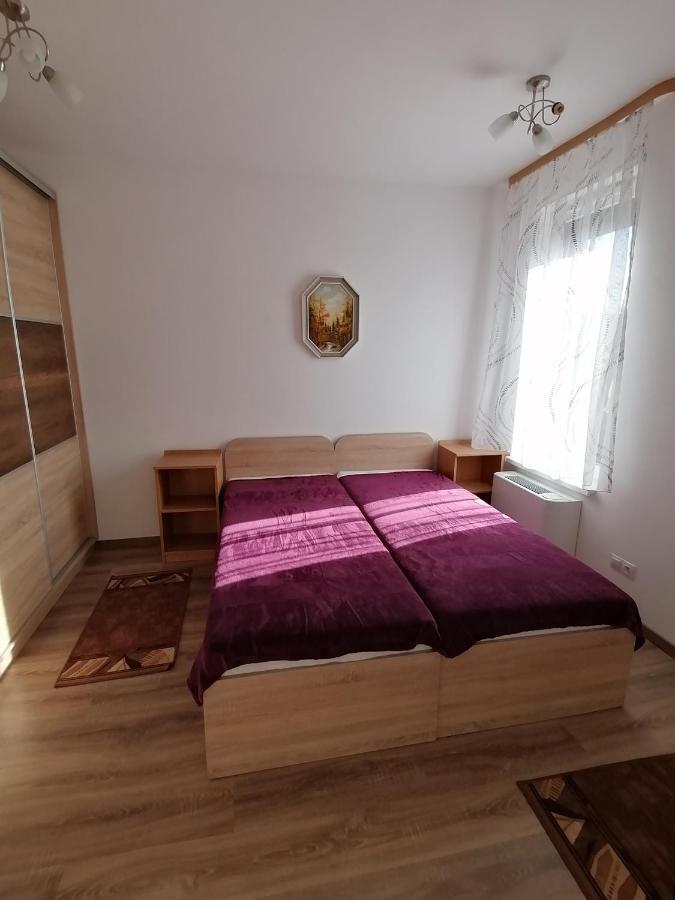 Adam Guesthouse I. Кескемет Екстериор снимка