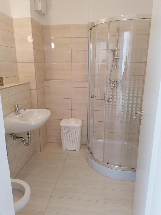 Adam Guesthouse I. Кескемет Екстериор снимка