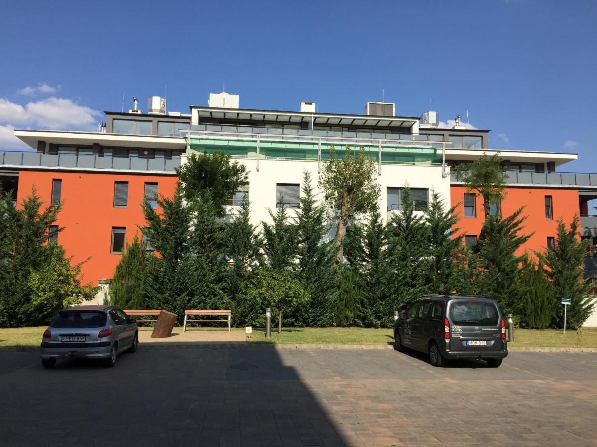 Adam Guesthouse I. Кескемет Екстериор снимка