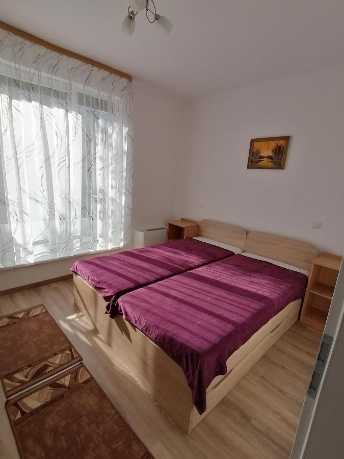 Adam Guesthouse I. Кескемет Екстериор снимка