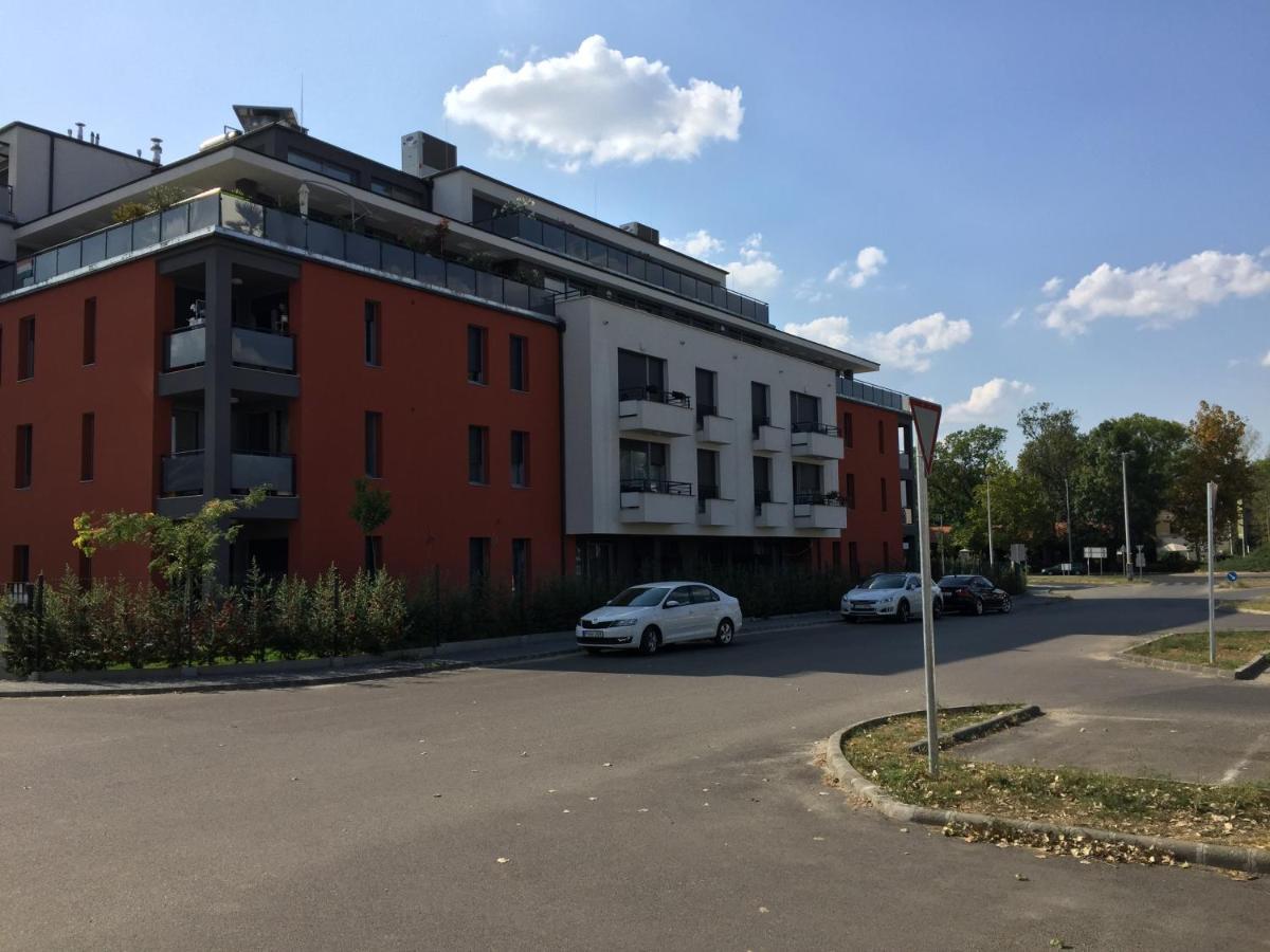 Adam Guesthouse I. Кескемет Екстериор снимка
